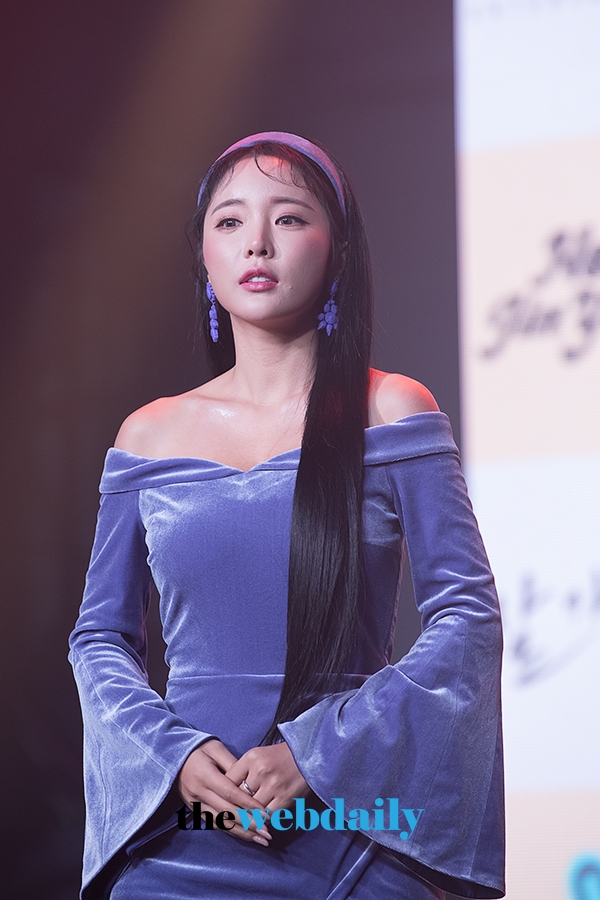 홍진영, 싱글앨범 '잘가라' 쇼케이스 현장