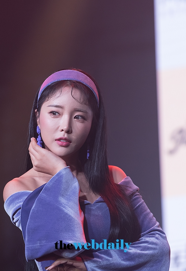 홍진영, 싱글앨범 '잘가라' 쇼케이스 현장