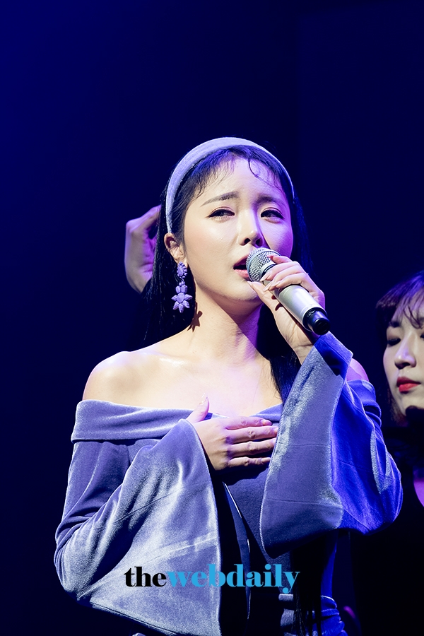 홍진영, 싱글앨범 '잘가라' 쇼케이스 현장