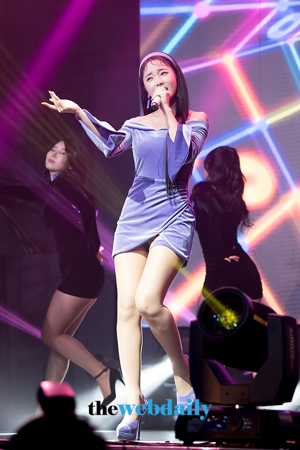 홍진영, 싱글앨범 '잘가라' 쇼케이스 현장