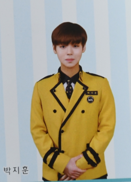 서울공연예술고등학교를 졸업한 워너원 '박지훈'의 졸업사진이 공개됐다. (사진=서울공연예술고등학교 졸업앨범)