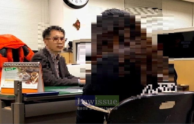 보호관찰 준수사항 위반으로 구인장이 발부된 A양을 조사하고 있다.(사진=울산준법지원센터)
