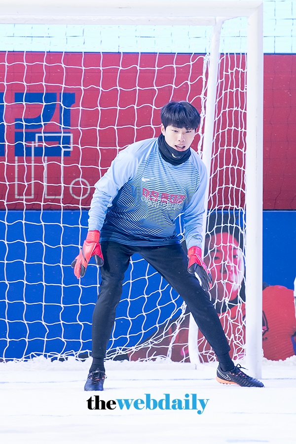 류준열, 나이키 '미친존재감 스노우 풋볼 리그' 현장