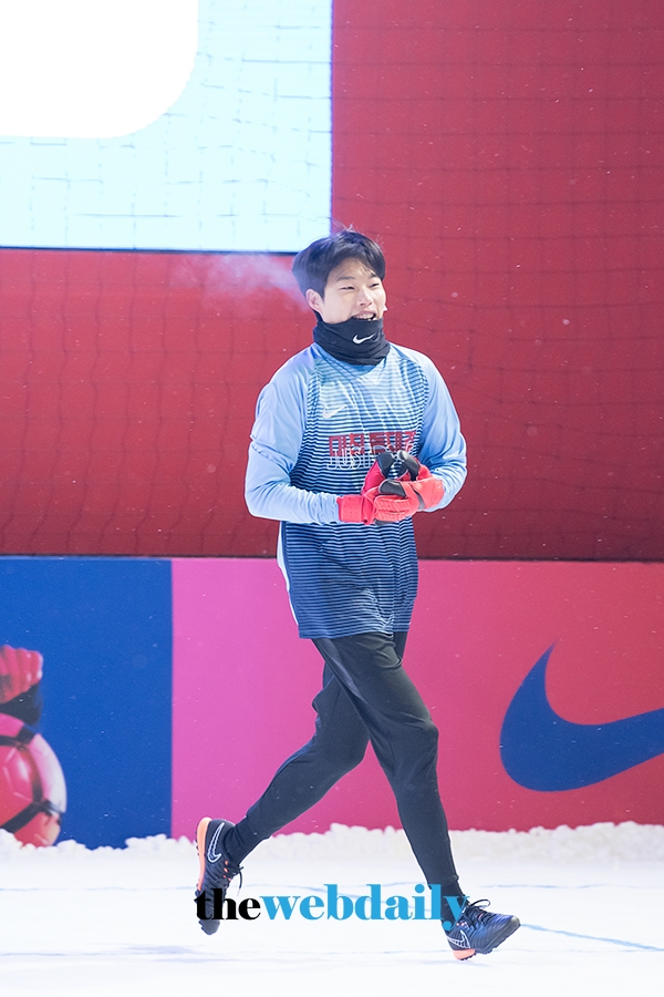 류준열, 나이키 '미친존재감 스노우 풋볼 리그' 현장