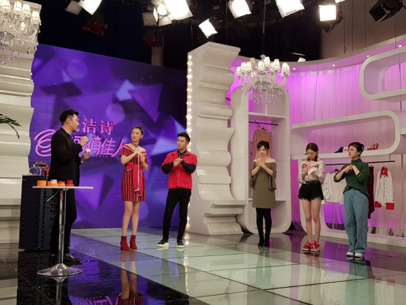 게리쏭 '마유크림 트리오', 중국 인기 패션뷰티 프로그램 '미려초가인'에 소개 이미지, (사진=클레어스코리아)