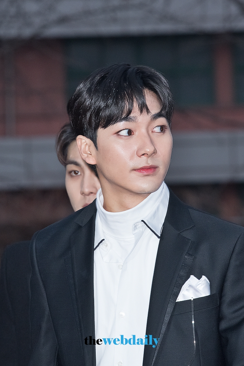 뉴이스트w 아론, 2018 가온차트 K-POP 어워드 레드카펫 행사