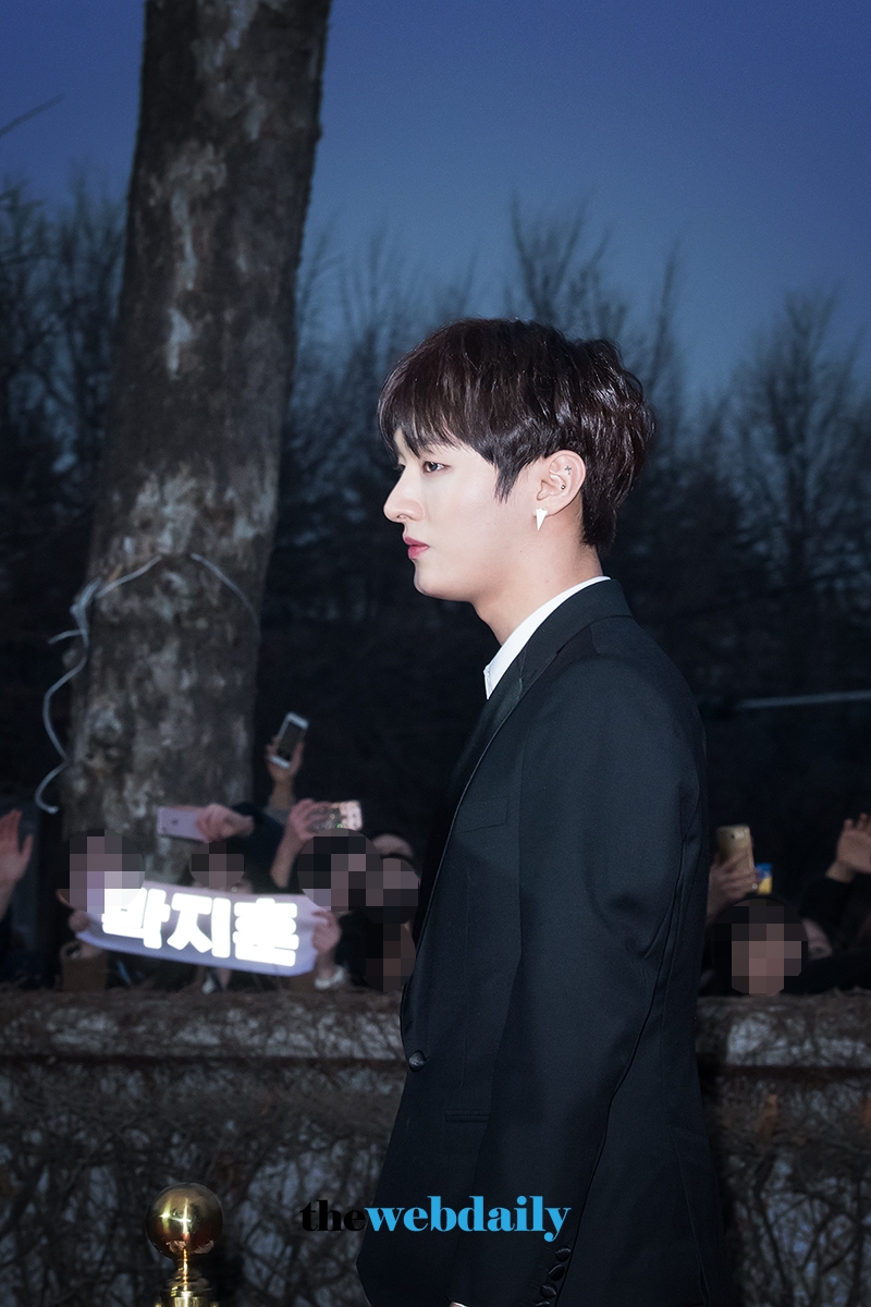 워너원(WannaOne) 윤지성, 2018 가온차트 K-POP 어워드 레드카펫 행사