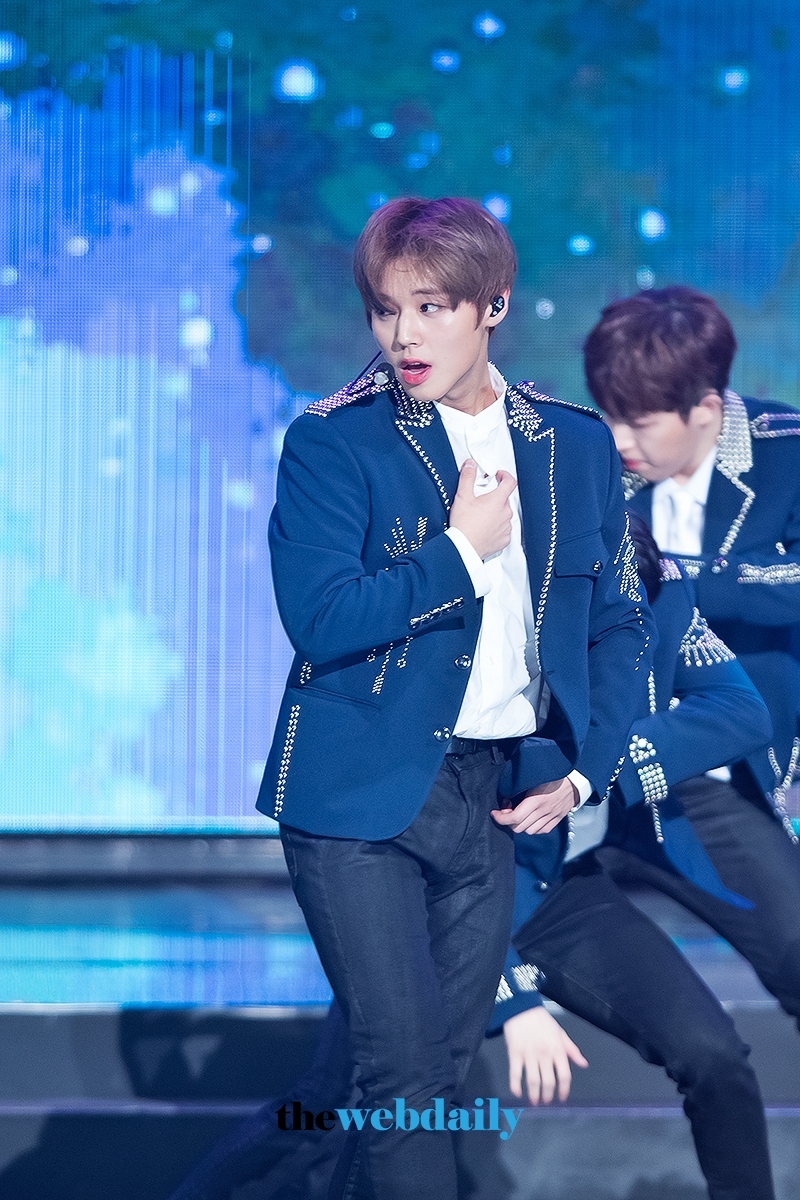 워너원(WannaOne) 박지훈, 2018 가온차트 K-POP 어워드 레드카펫 행사