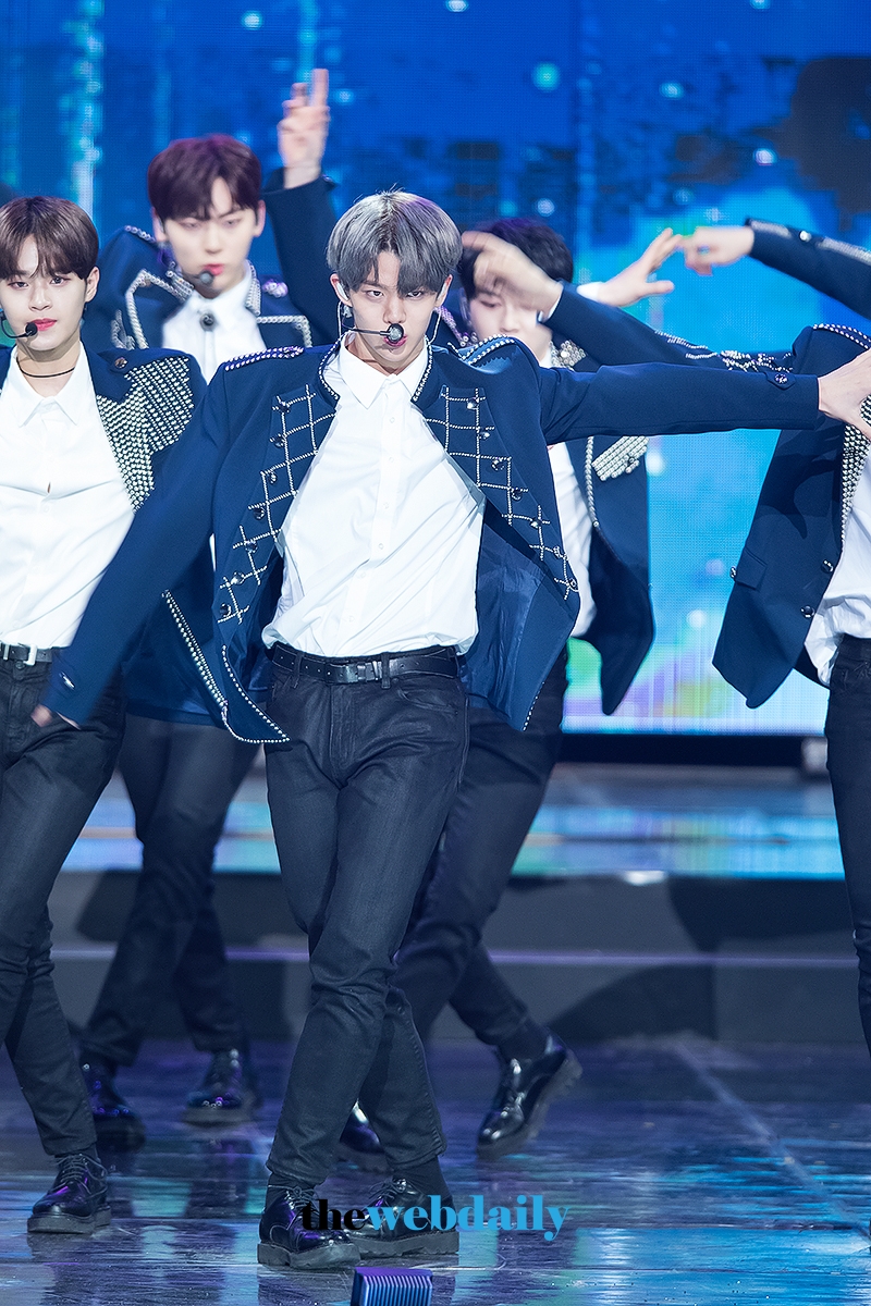 워너원(WannaOne) 배진영, 2018 가온차트 K-POP 어워드 레드카펫 행사