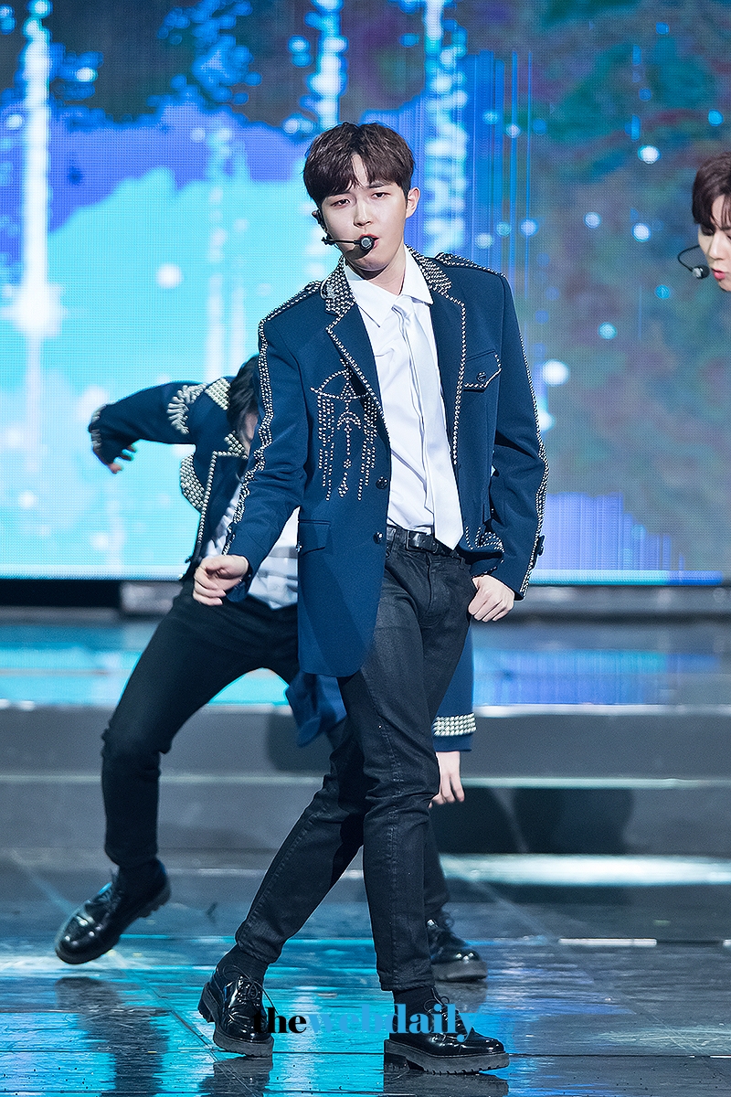 워너원(WannaOne) 김재환, 2018 가온차트 K-POP 어워드 레드카펫 행사