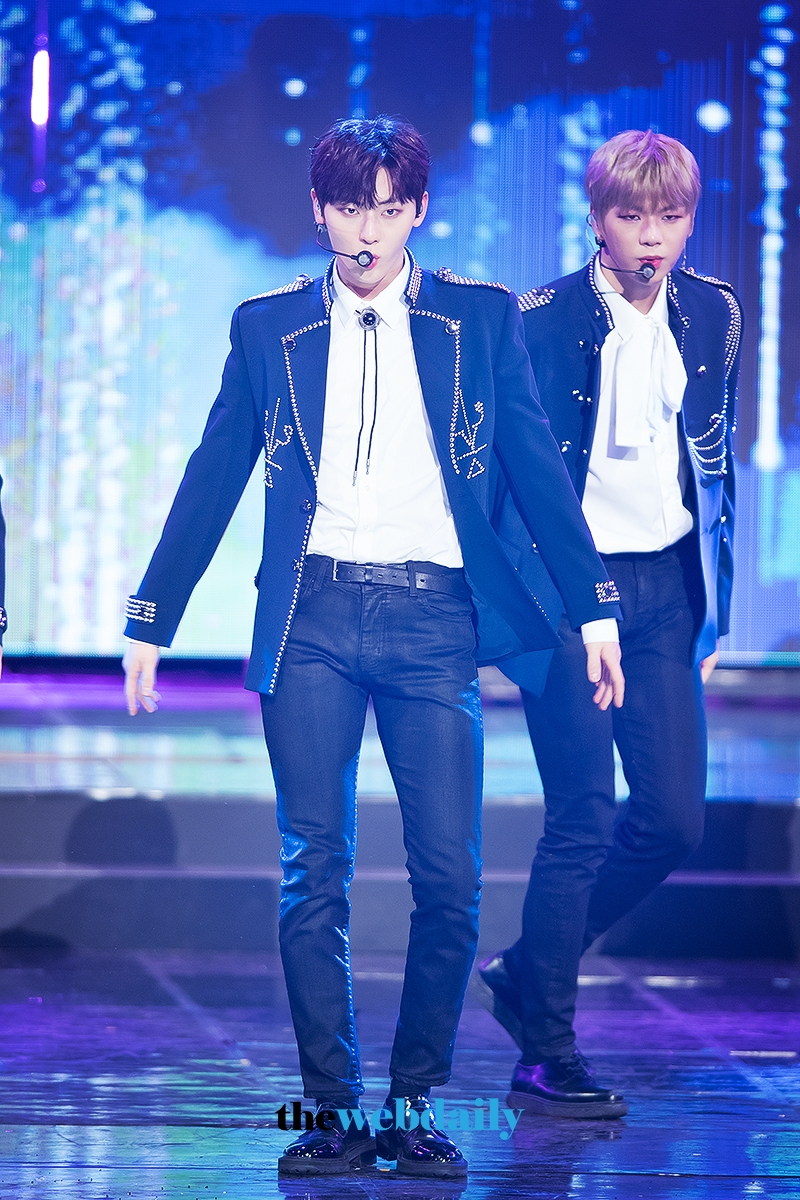워너원(WannaOne) 황민현, 2018 가온차트 K-POP 어워드 레드카펫 행사
