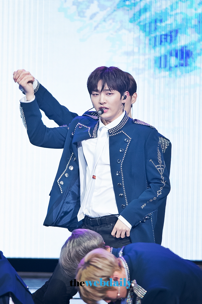 워너원(WannaOne) 윤지성, 2018 가온차트 K-POP 어워드 레드카펫 행사