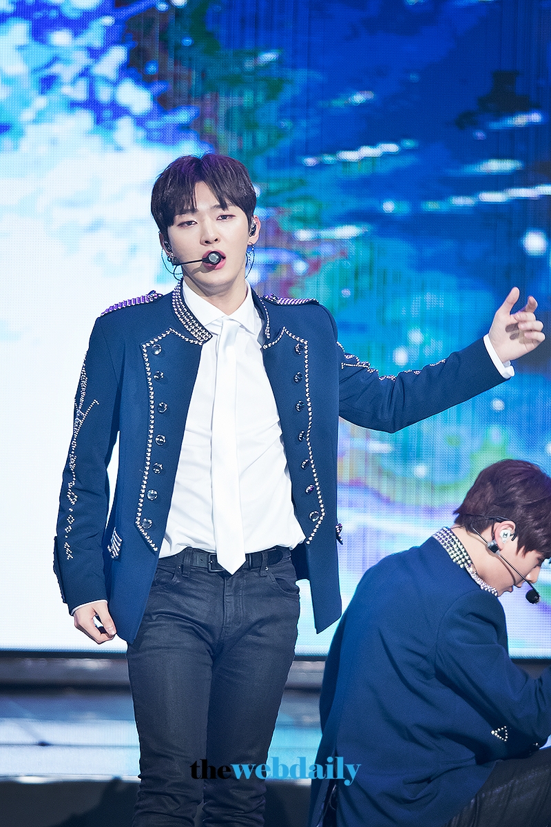 워너원(WannaOne) 윤지성, 2018 가온차트 K-POP 어워드 행사