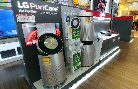 대만의 한 전자매장에 전시되어 있는 LG 퓨리케어 360° 공기청정기. (사진=LG전자)