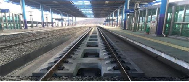 대천역에 시범설치한 ‘사전제작형 플로팅 슬래브궤도’ 모습(사진=코레일 제공)