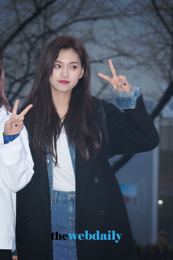 위키미키 김도연, 뮤직뱅크 출근길 현장