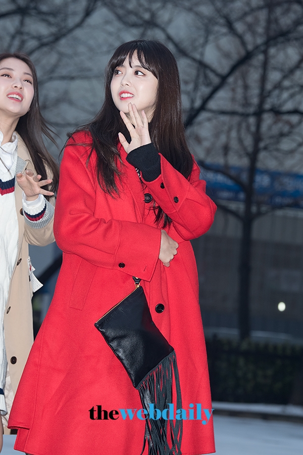 위키미키 지수연, 뮤직뱅크 출근길 현장