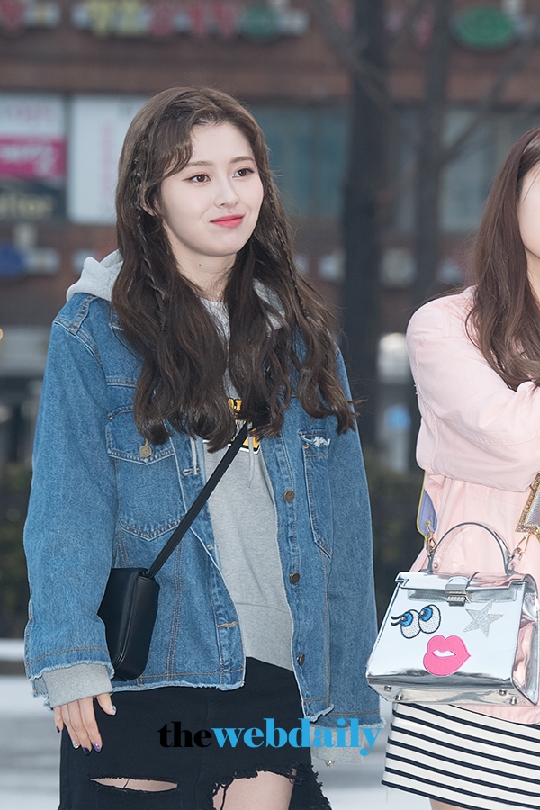 더유닛G 예빈, 뮤직뱅크 출근길 현장