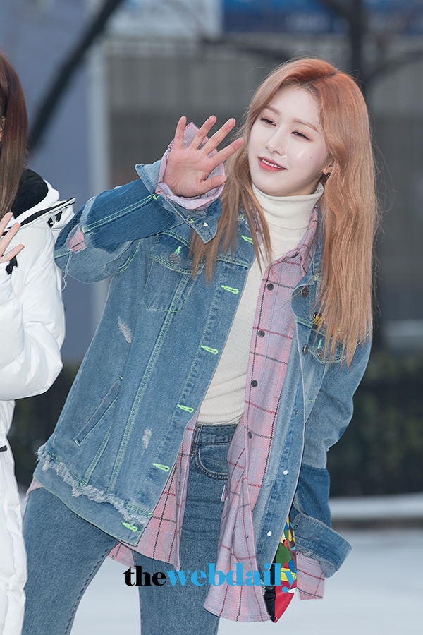 더유닛G 의진, 뮤직뱅크 출근길 현장