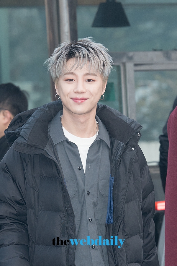 더유닛 유닛B 의진, 뮤직뱅크 출근길 현장