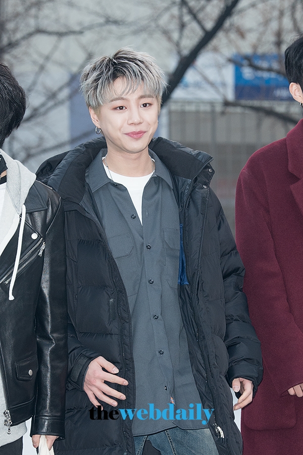 더유닛 유닛B 의진, 뮤직뱅크 출근길 현장