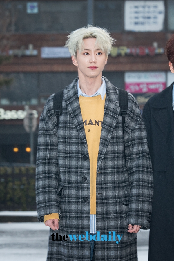 더유닛 유닛B 준, 뮤직뱅크 출근길 현장