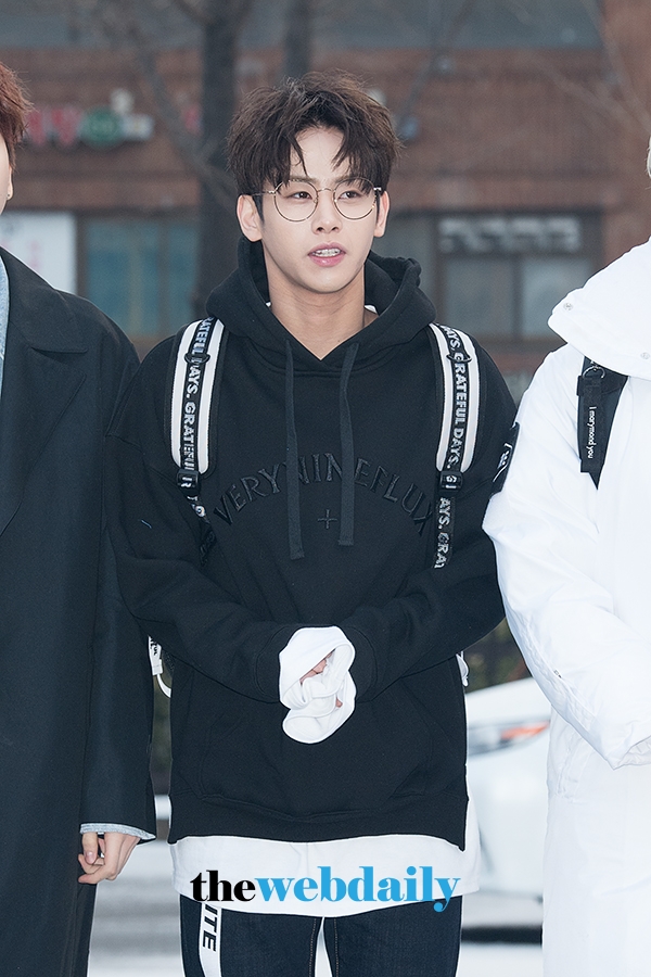 더유닛 유닛B 고호정, 뮤직뱅크 출근길 현장
