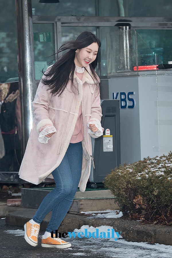모모랜드 나윤 , 뮤직뱅크 출근길 현장
