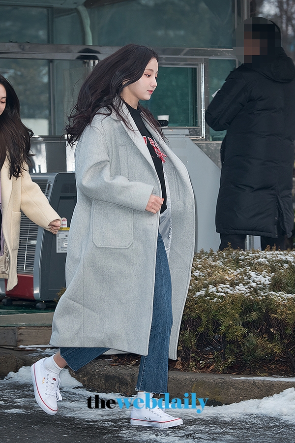 모모랜드 연우, 뮤직뱅크 출근길 현장