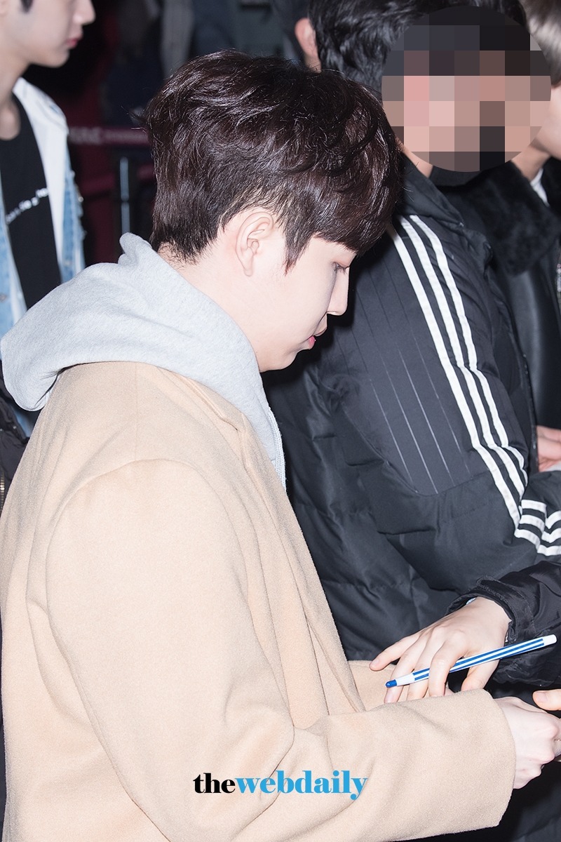 워너원(WannaOne) 김재환, 김포국제공항 국내선 출국 현장