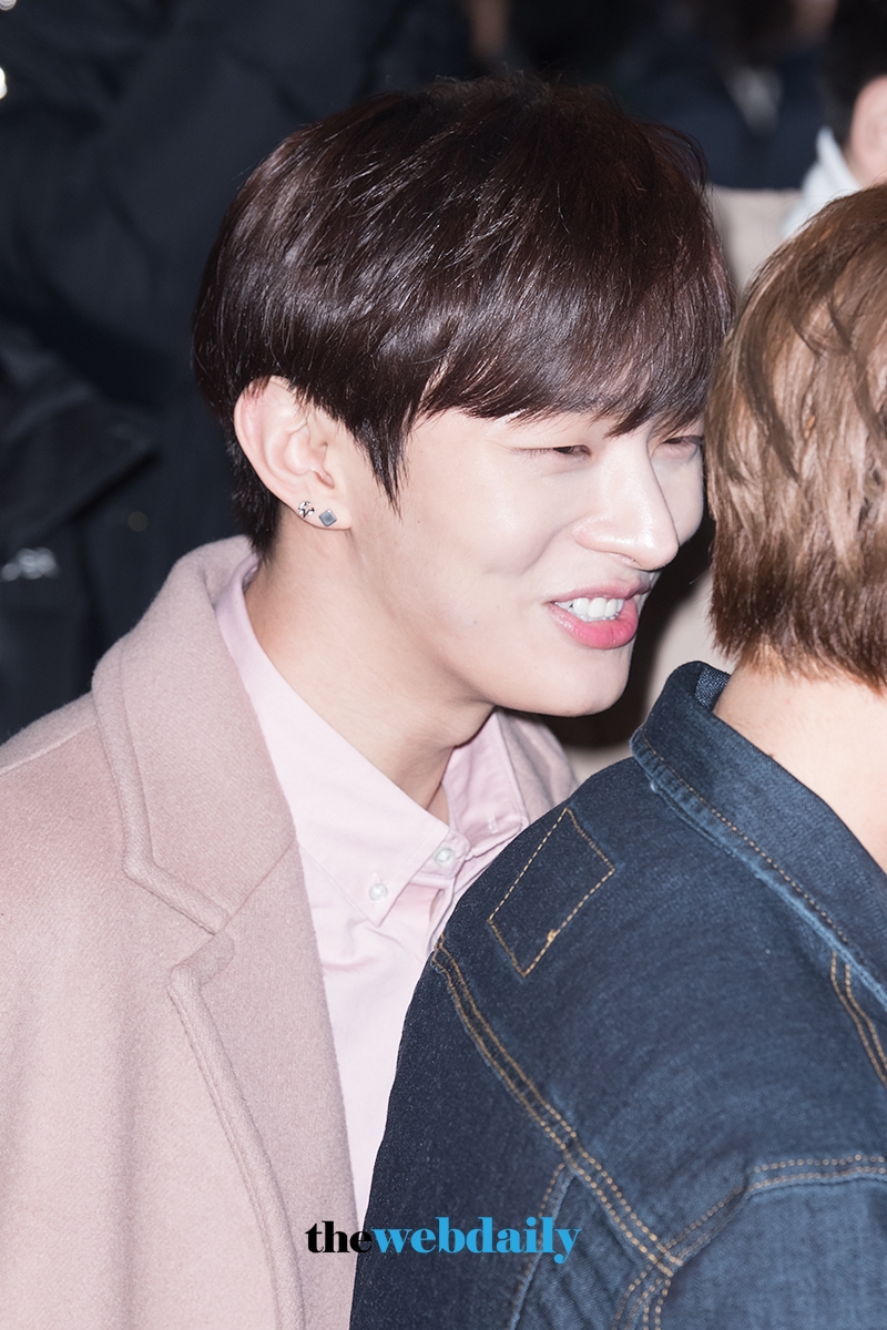 워너원(WannaOne) 윤지성, 김포국제공항 국내선 출국 현장