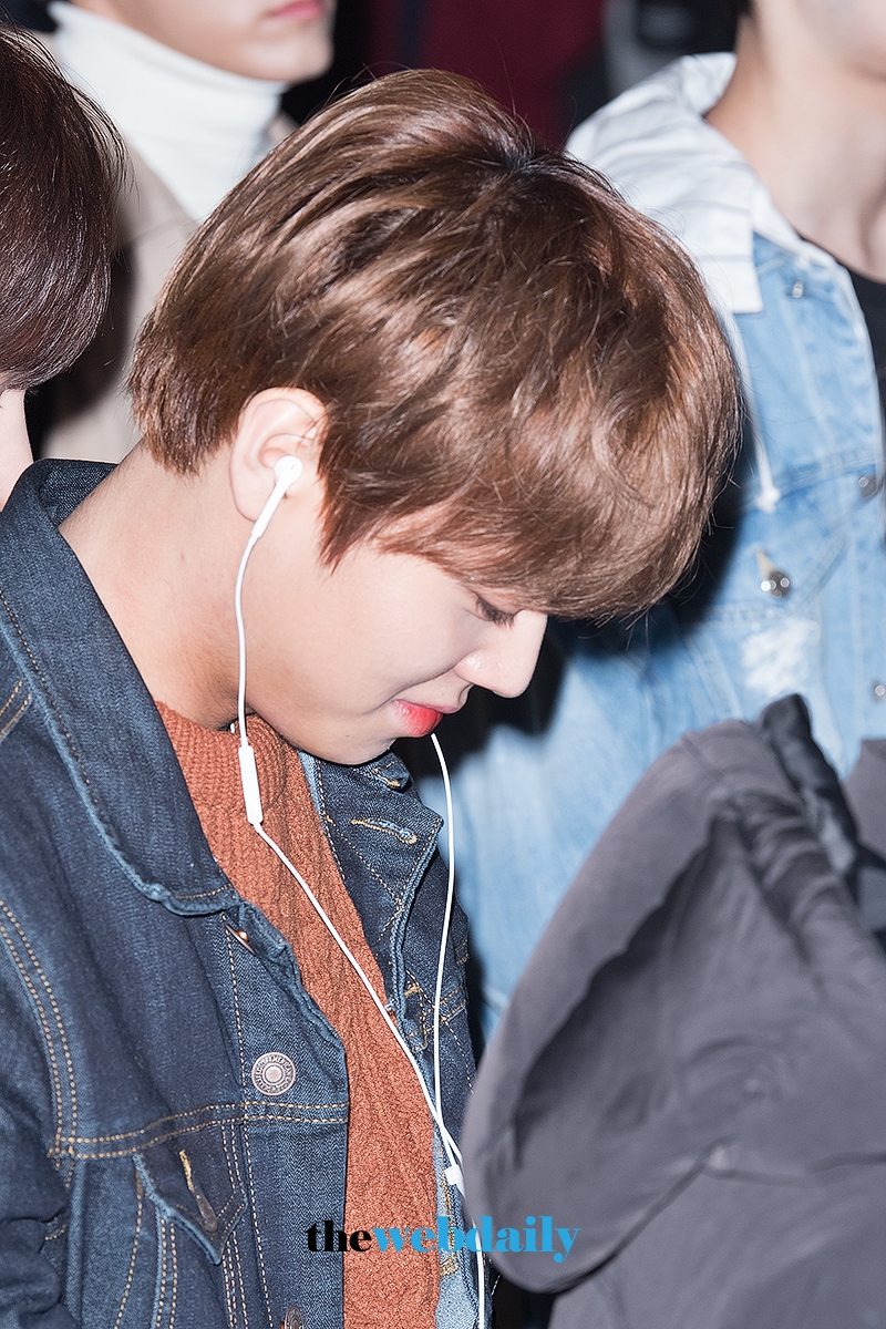 워너원(WannaOne) 박지훈, 김포국제공항 국내선 출국 현장