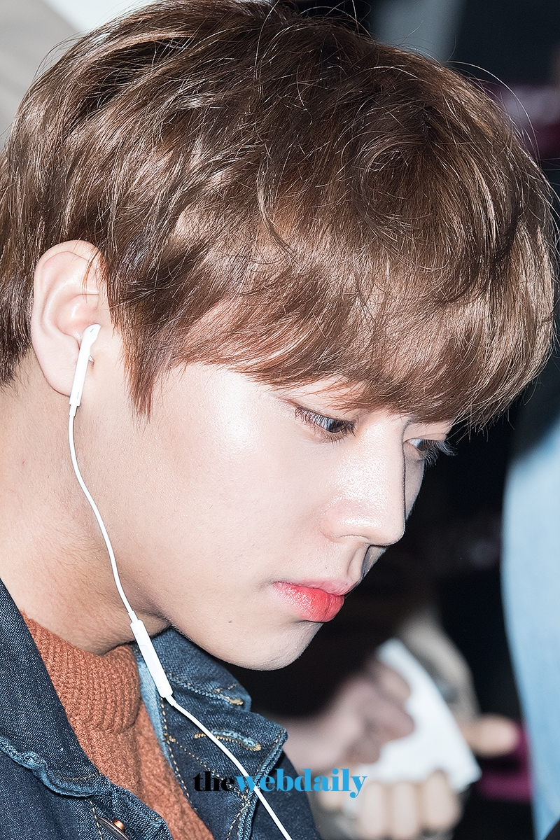 워너원(WannaOne) 박지훈, 김포국제공항 국내선 출국 현장