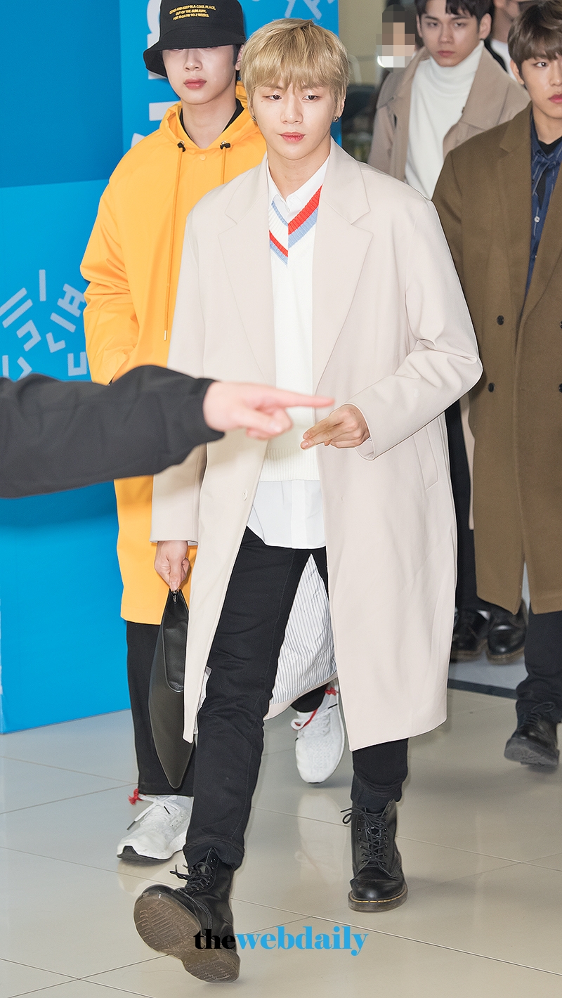 워너원(WannaOne) 강다니엘, 김포국제공항 국내선 현장