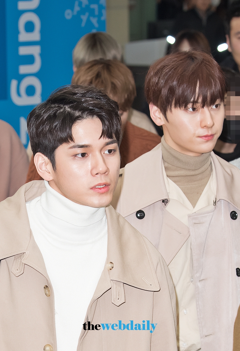 워너원(WannaOne) 옹성우-황민현, 김포국제공항 국내선 현장