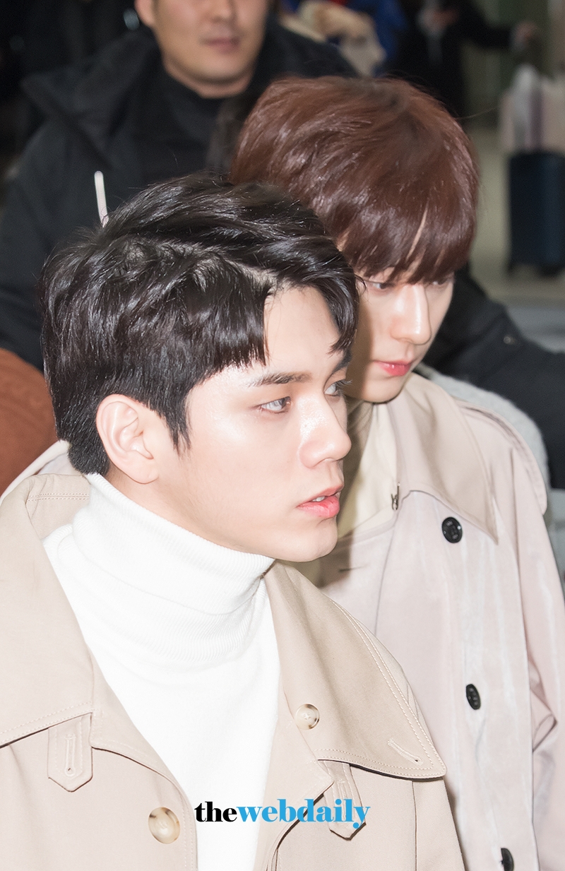 워너원(WannaOne) 옹성우-황민현, 김포국제공항 국내선 현장