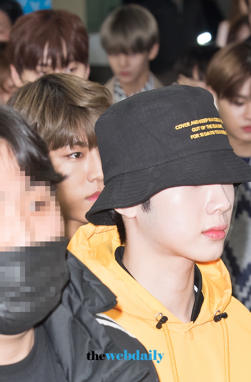 워너원(WannaOne) 라이관린-박우진, 김포국제공항 국내선 현장