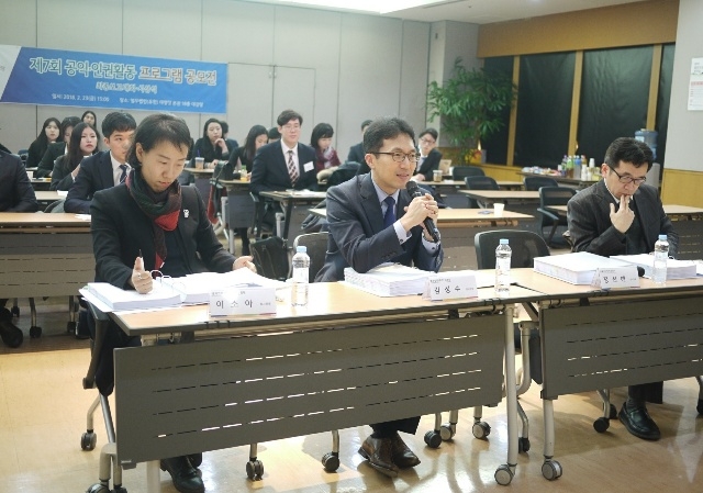 제7회 공익ㆍ인권활동프로그램공모전 심사위원모습.(사진=재단법인 동천)