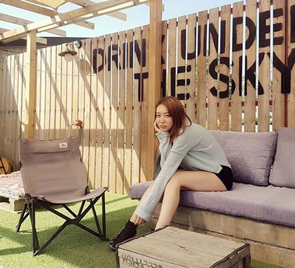 신소율, 무심한듯 시크한....'부러질 듯' 고속도로 라인