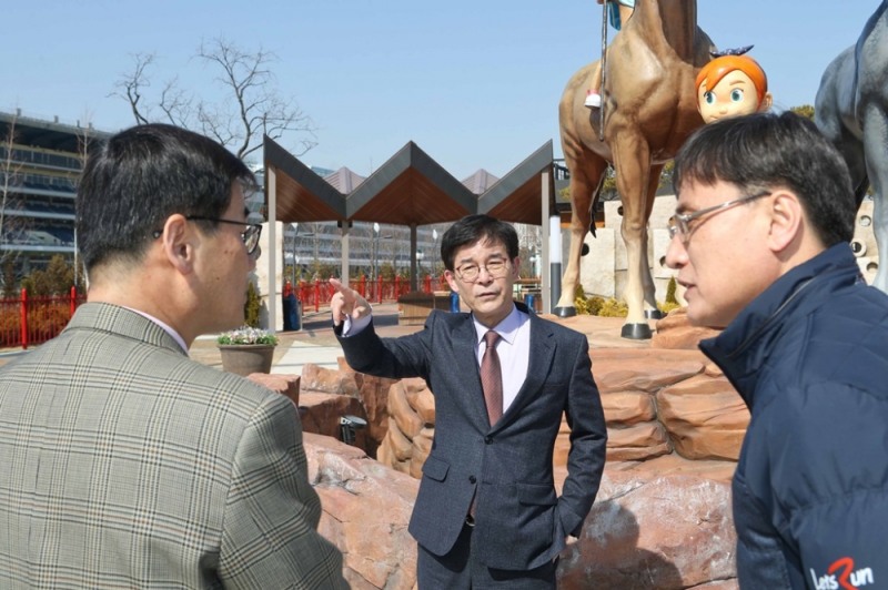 2일 위니월드를 직접 방문한 김낙순 회장 (사진=마사회)