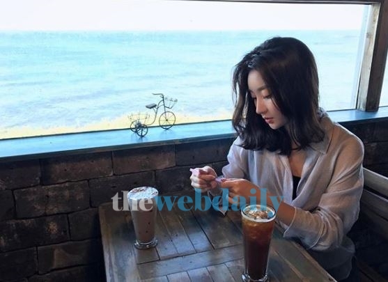 에메랄드 배경 속 7공주 오인영, 고혹미 발산...'놀라울 따름'
