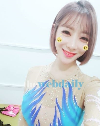안소미, 블링블링한 옷 입고 청초美 자랑...뽀얀피부는 덤
