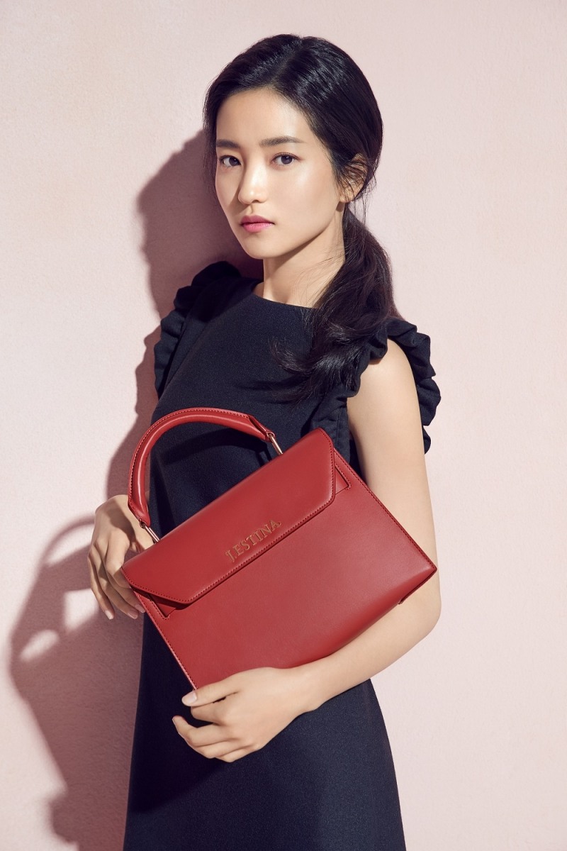 제이에스티나 핸드백, 2018 김태리 봄 시즌 화보 추가 공개
