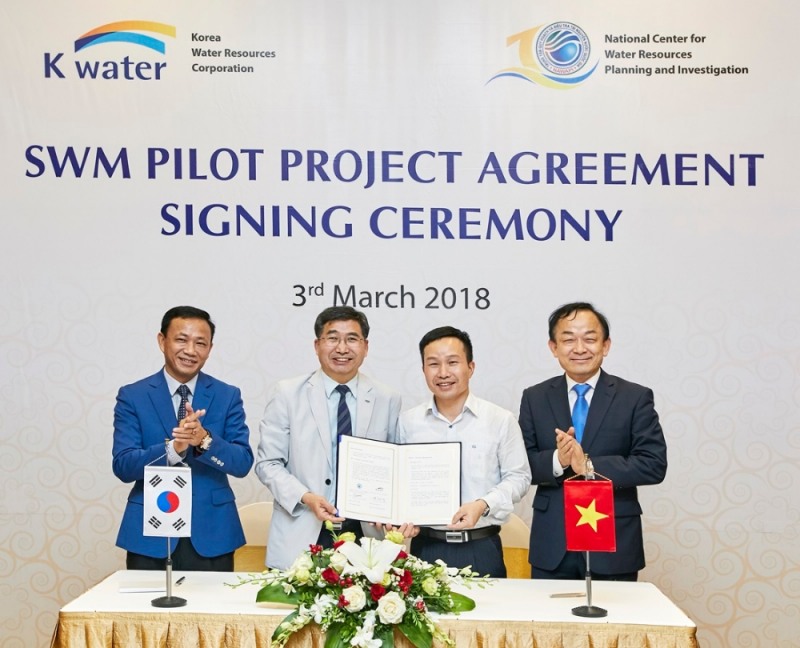 NAWAPI(수자원계획·조사센터) 와의 스마트 물관리 도입 실시협약 기념촬영.(사진=K-water)