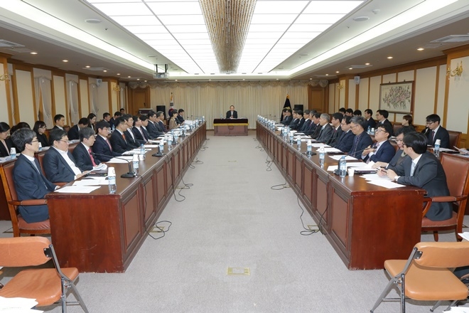 전체판사회의가 진행되고 있다.(사진=부산지방법원)