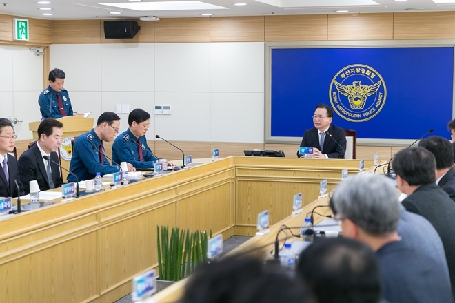 김부겸 장관과 간담회를 갖고 있다.