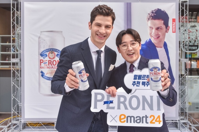 페로니, 방송인 알베르토 몬디 사인회 진행