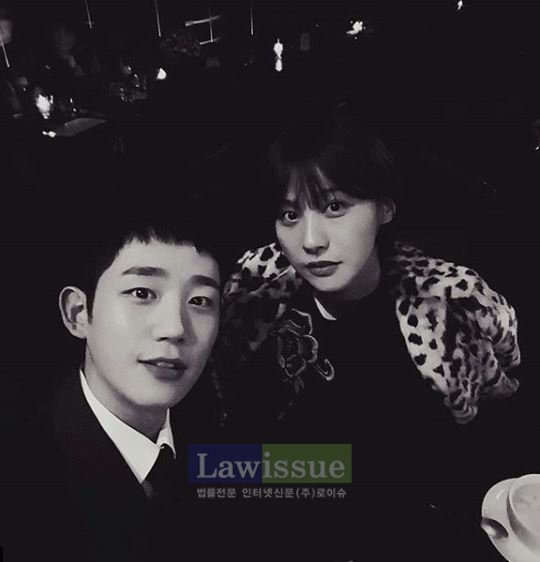 정해인, 어둠 속 새하얀 피부 더 돋보여...옆에 美女는 누구일까?