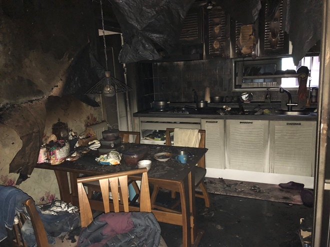 아버지가 라이터로 의류에 불을 붙여 화재로 잠을 자던 일가족 4명이 사망.(사진제공=부산지방경찰청)