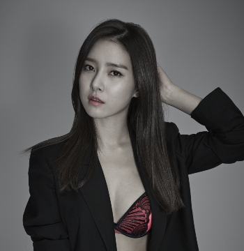 BYC 쎌핑크, 김소은과 함께한 모던&섹시 콘셉트 화보 공개